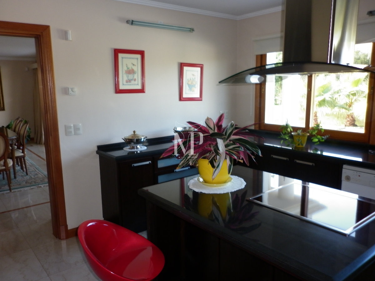 Casa ID.103 - Casa de 5 dormitorios en venta en Punta del Este.-