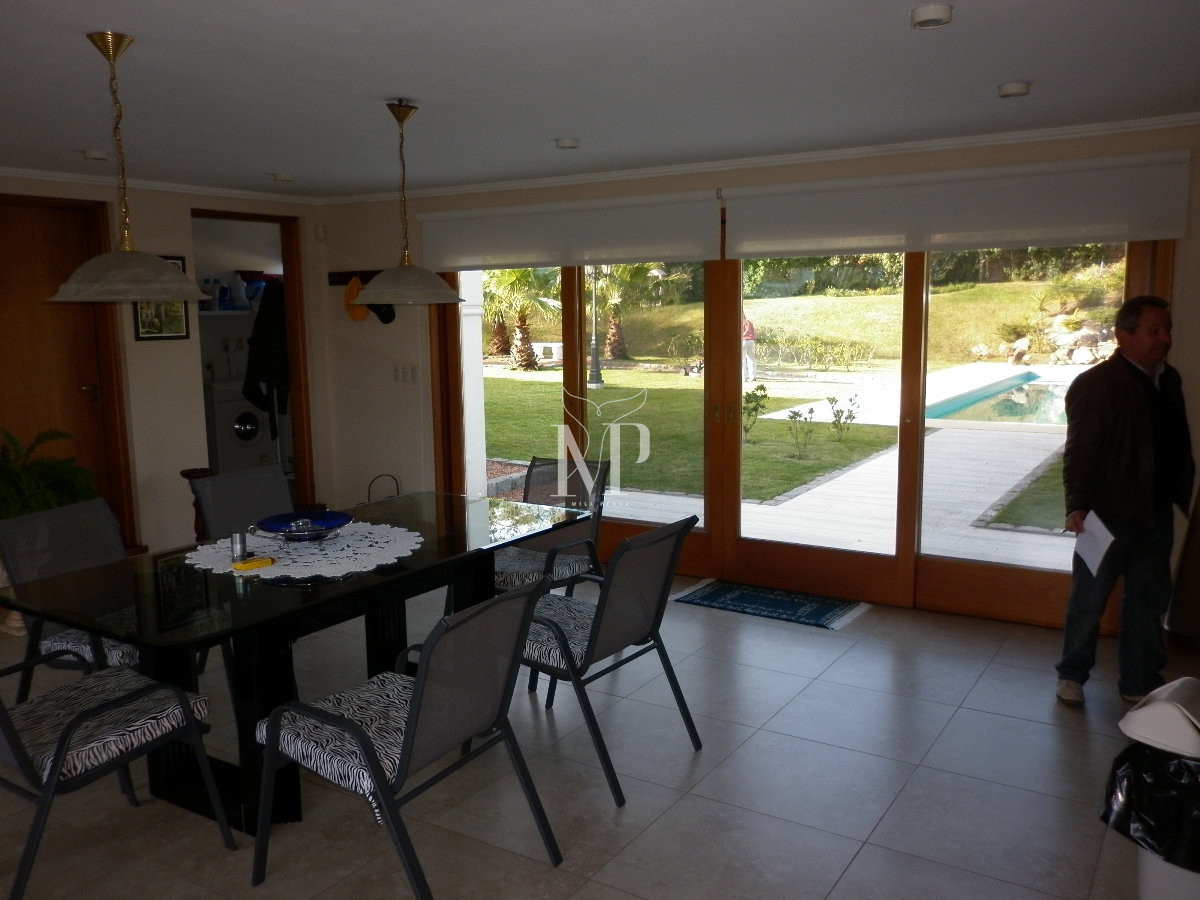 Casa ID.103 - Casa de 5 dormitorios en venta en Punta del Este.-