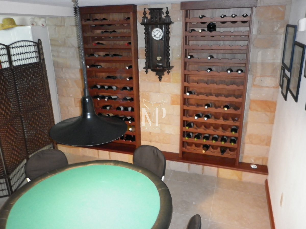 Casa ID.103 - Casa de 5 dormitorios en venta en Punta del Este.-