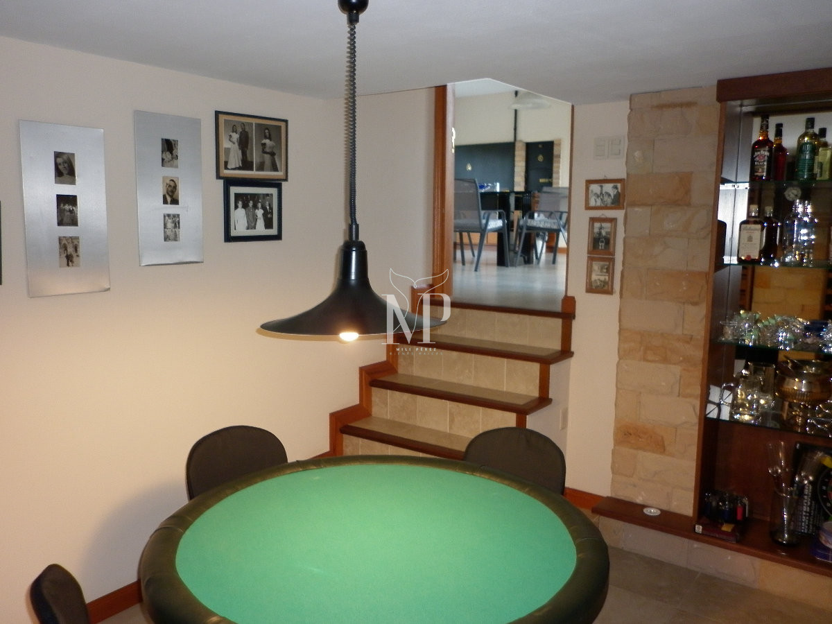 Casa ID.103 - Casa de 5 dormitorios en venta en Punta del Este.-