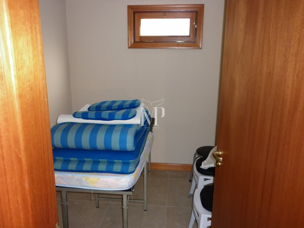 Casa ID.103 - Casa de 5 dormitorios en venta en Punta del Este.-