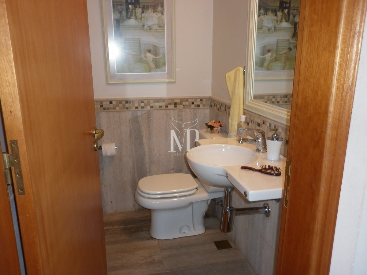 Casa ID.103 - Casa de 5 dormitorios en venta en Punta del Este.-