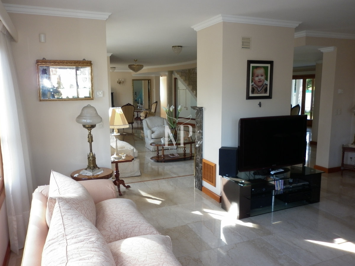 Casa ID.103 - Casa de 5 dormitorios en venta en Punta del Este.-