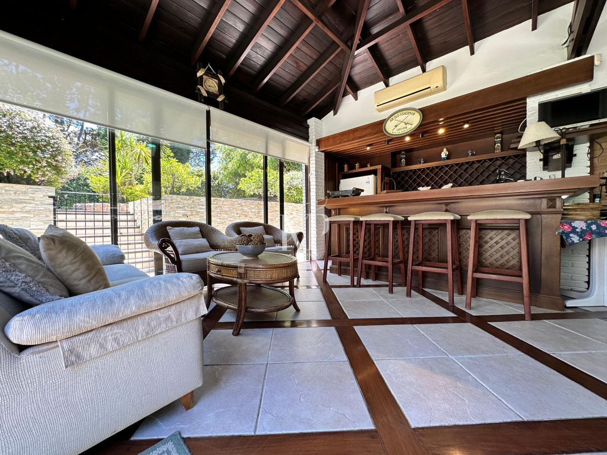 Casa ID.104 - Admirable casa en venta de 4 dorm. y dep. de servicio en Punta del Este