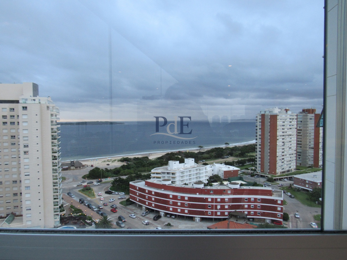 Venta de Apartamento en Playa Mansa - Imagen 2