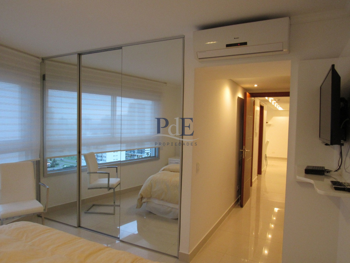 Venta de Apartamento en Playa Mansa - Imagen 18