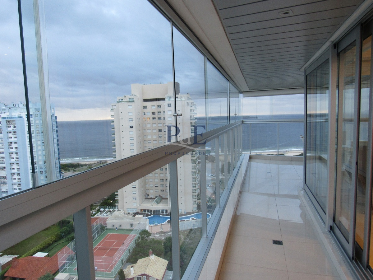 Venta de Apartamento en Playa Mansa - Imagen 4