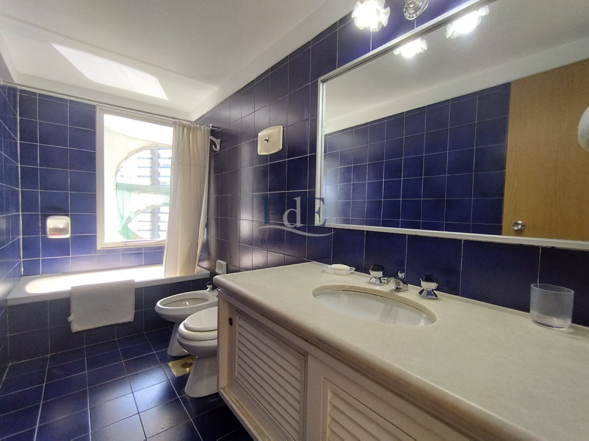  Alquiler y venta de apartamento de dos dormitorios en Punta del Este - Imagen 25