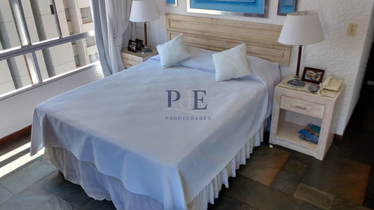 Apartamento de dos dormitorios en venta y alquiler frente al mar Punta del Este - Imagen 18
