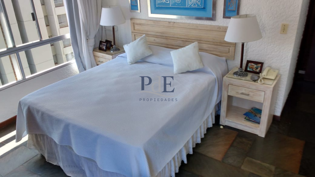  Apartamento de dos dormitorios en venta y alquiler frente al mar Punta del Este - Imagen 16