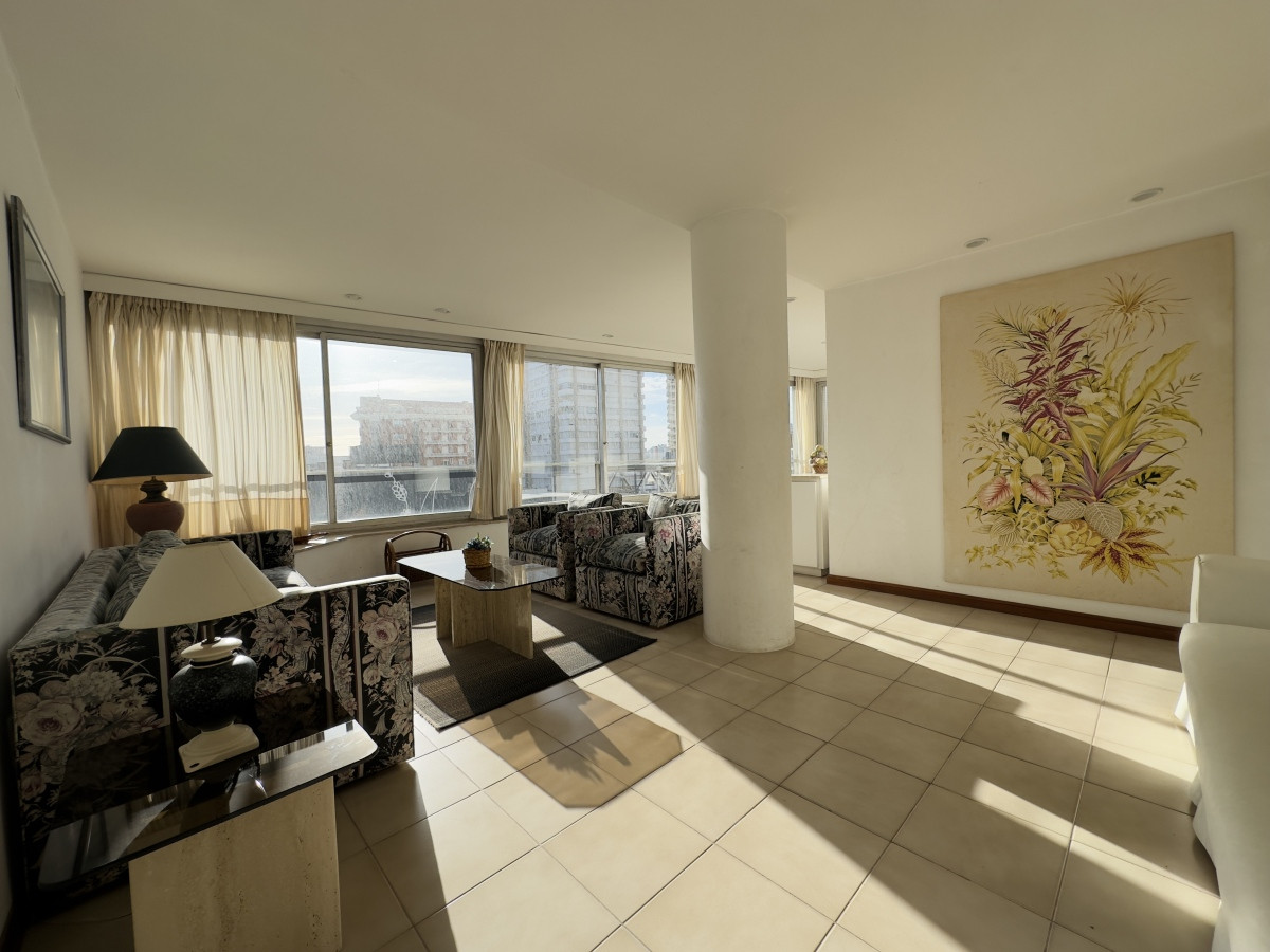 Apartamento en venta, dos dormitorios en Península.