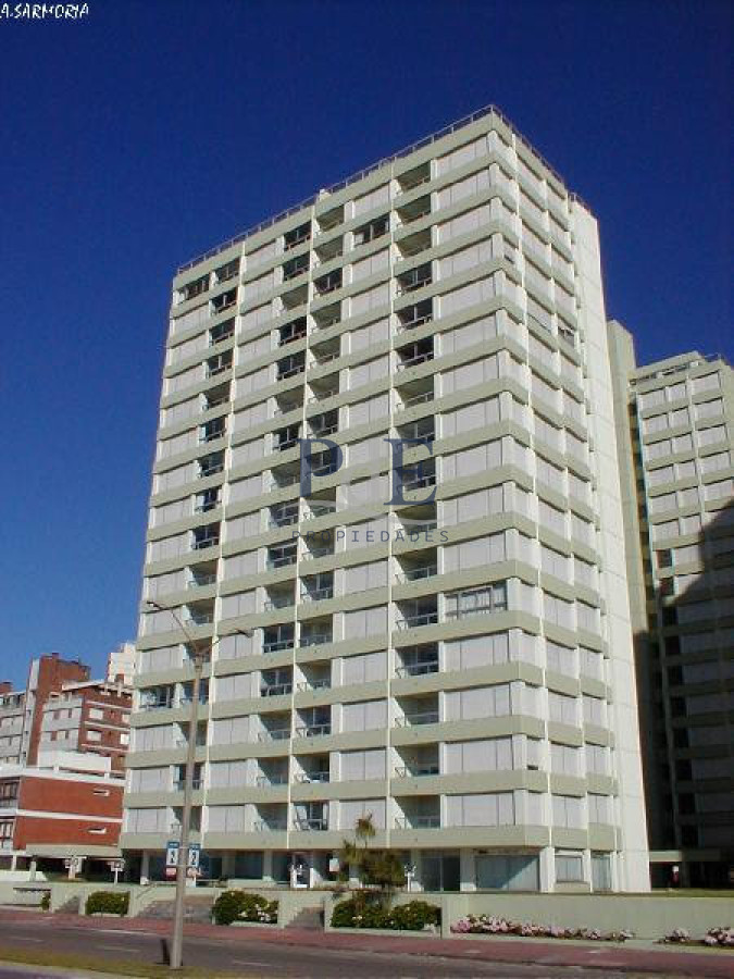 Apartamento de dos dormitorios en venta y alquiler frente al mar Punta del Este - Imagen 26