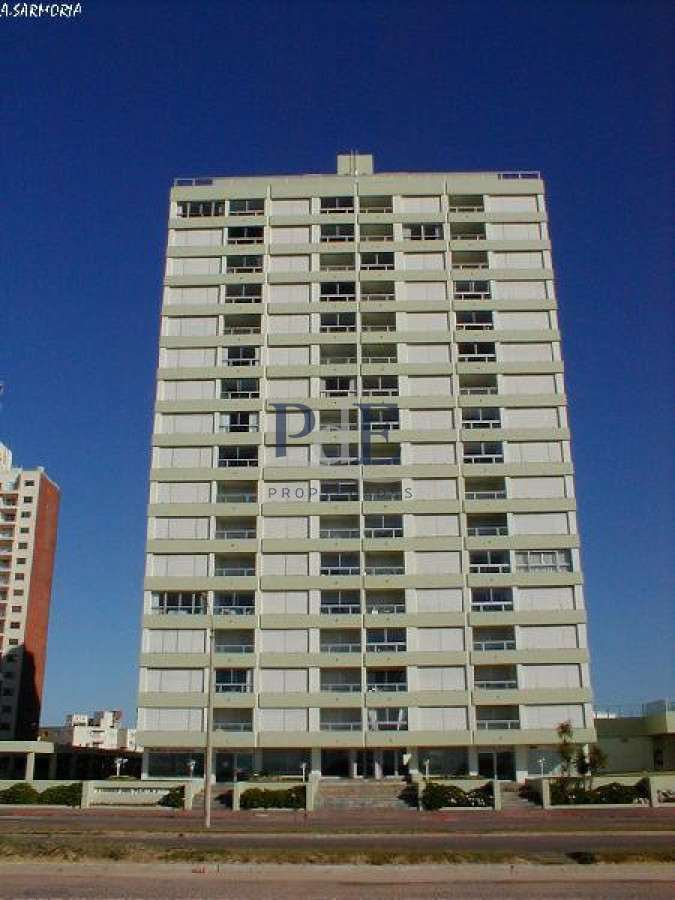  Apartamento de dos dormitorios en venta y alquiler frente al mar Punta del Este - Imagen 29