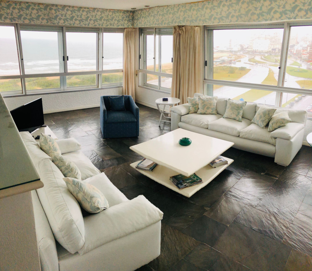 Apartamento ID.2256 - Alquile apartamento de dos dormitorios en Punta del Ester, playa brava