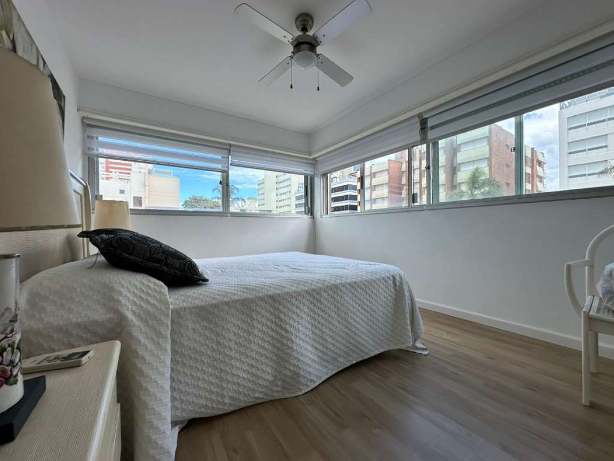 Apartamento ID.2240 - Apartamento de 3 dormitorios en venta y alquiler en Punta del Este