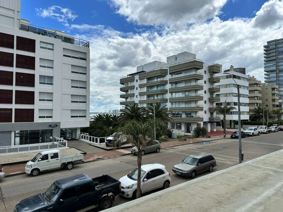 Apartamento ID.2240 - Apartamento de 3 dormitorios en venta y alquiler en Punta del Este