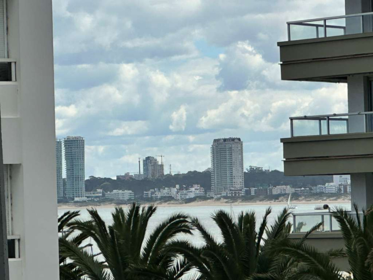 Apartamento ID.2240 - Apartamento de 3 dormitorios en venta y alquiler en Punta del Este
