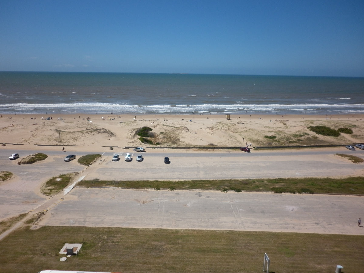 Apartamento ID.2256 - Alquile apartamento de dos dormitorios en Punta del Ester, playa brava