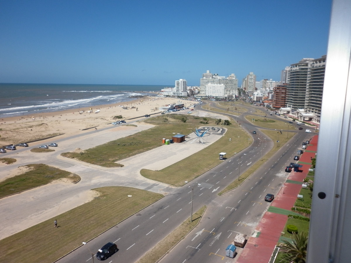 Apartamento ID.2256 - Alquile apartamento de dos dormitorios en Punta del Ester, playa brava