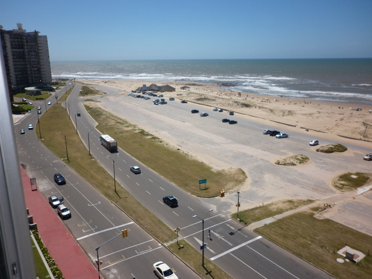 Apartamento ID.2256 - Alquile apartamento de dos dormitorios en Punta del Ester, playa brava