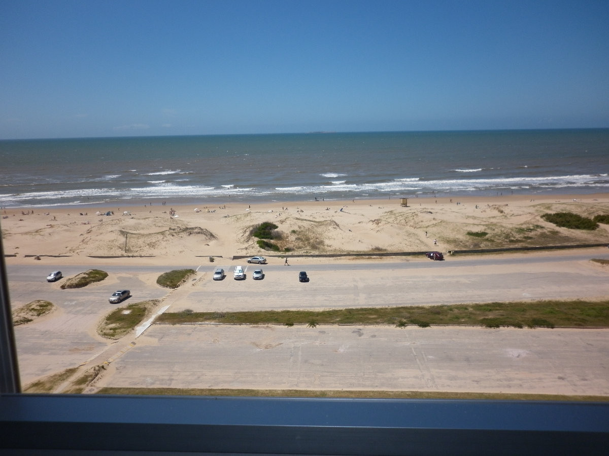 Apartamento ID.2256 - Alquile apartamento de dos dormitorios en Punta del Ester, playa brava