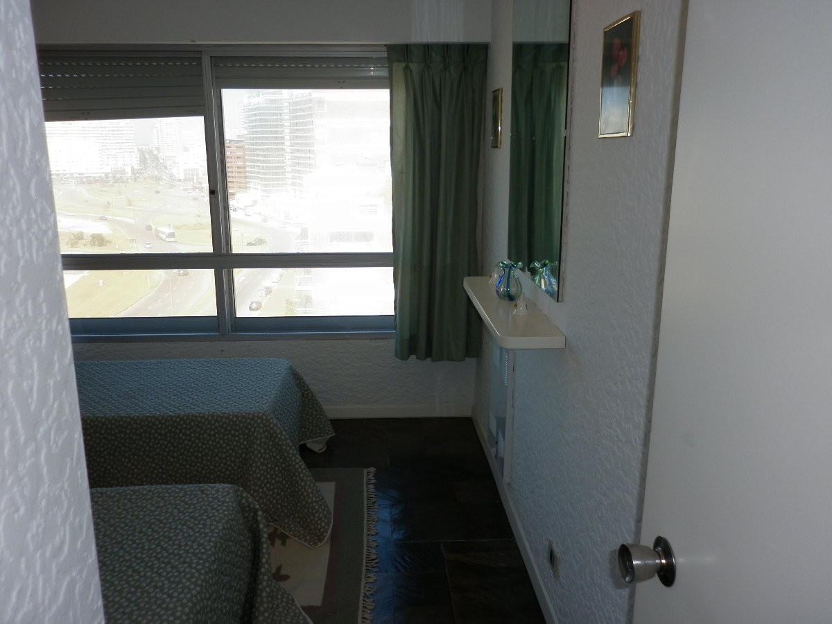 Apartamento ID.2256 - Alquile apartamento de dos dormitorios en Punta del Ester, playa brava