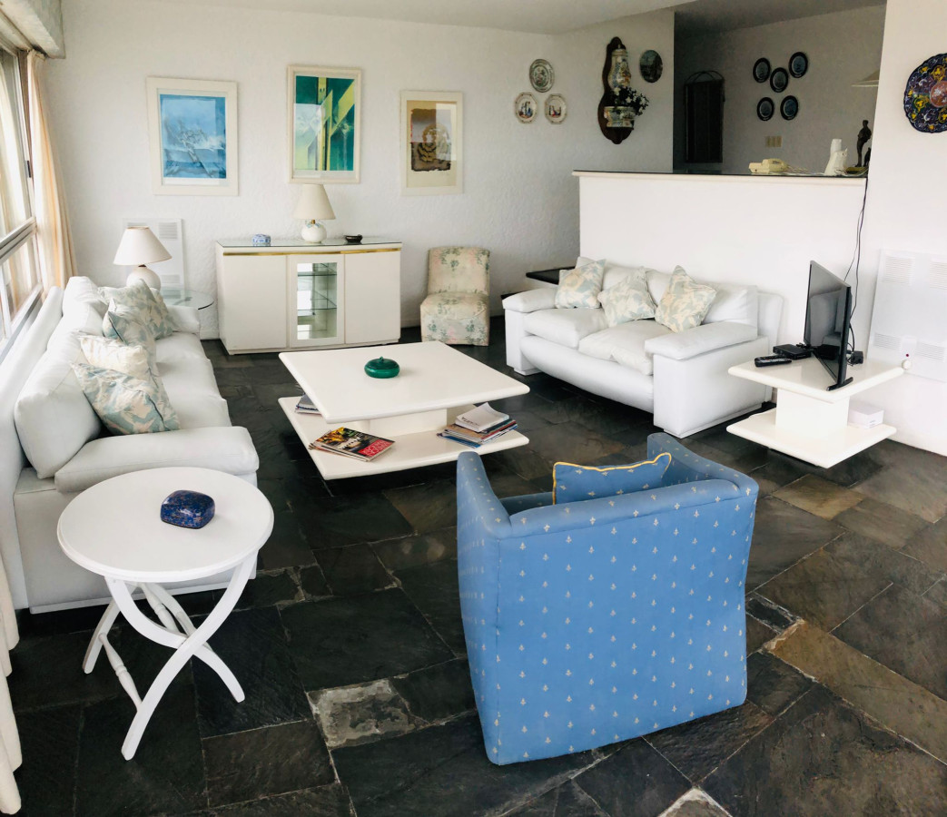 Apartamento ID.2256 - Alquile apartamento de dos dormitorios en Punta del Ester, playa brava