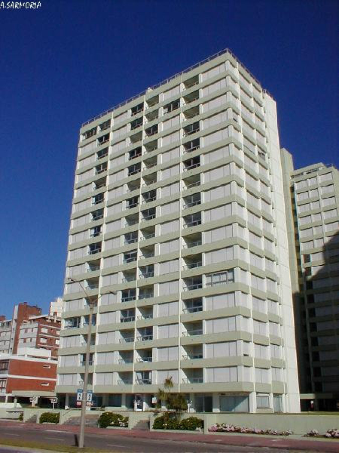 Apartamento ID.2256 - Alquile apartamento de dos dormitorios en Punta del Ester, playa brava