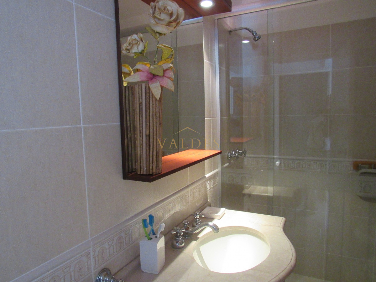 Apartamento ID.3835 - Apartamento en venta  de dos dormitorios en Punta del Este