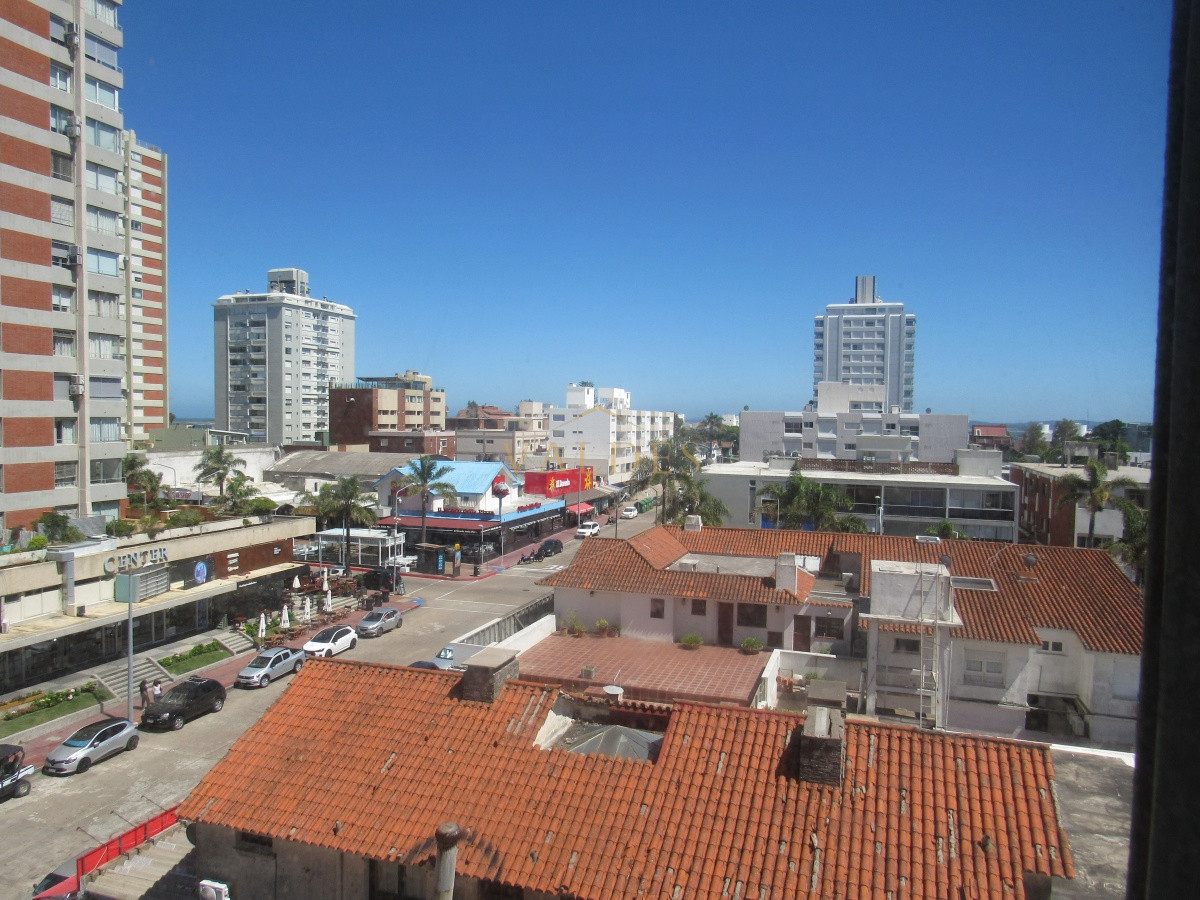 Apartamento ID.3835 - Apartamento en venta  de dos dormitorios en Punta del Este