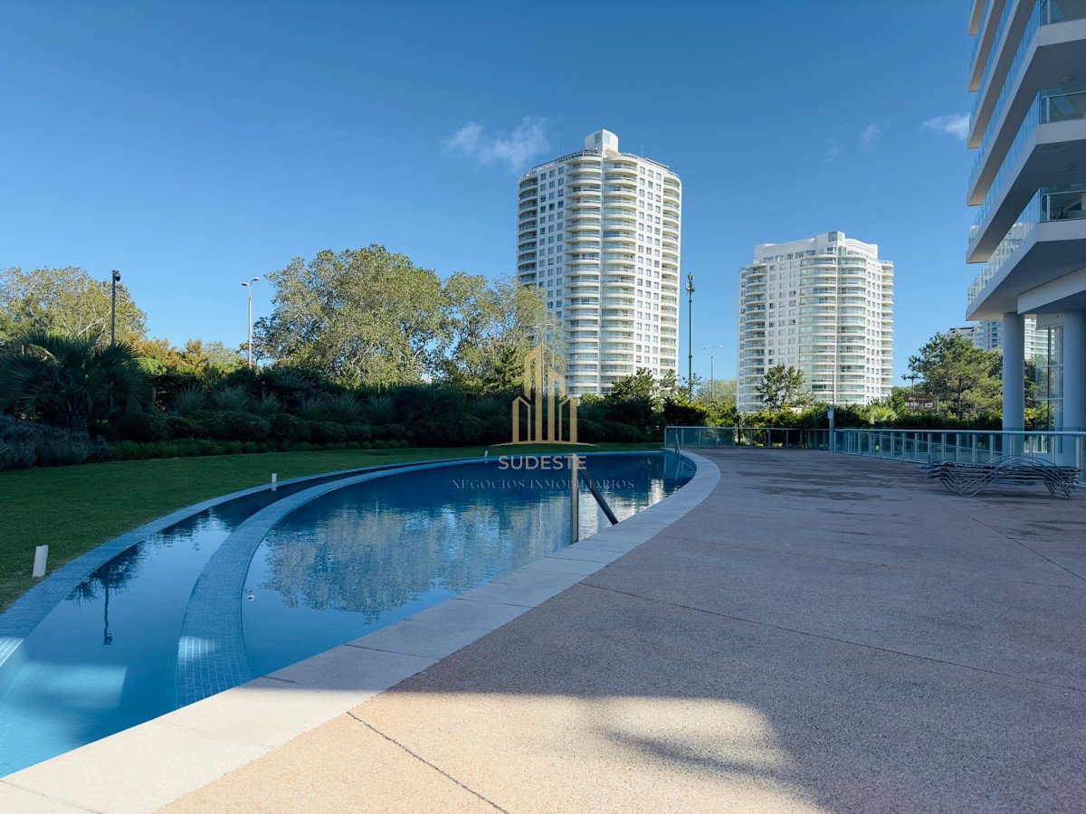 Apartamento ID.105 - Penthouse en VENTA, 3 dormitorios en suite + Dependencia, vista 180°.