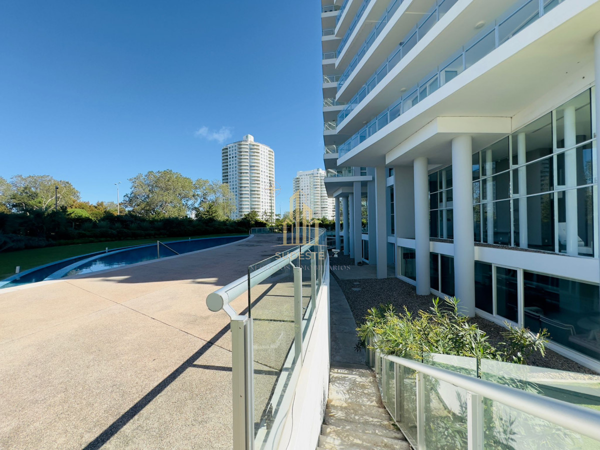Apartamento ID.105 - Penthouse en VENTA, 3 dormitorios en suite + Dependencia, vista 180°.