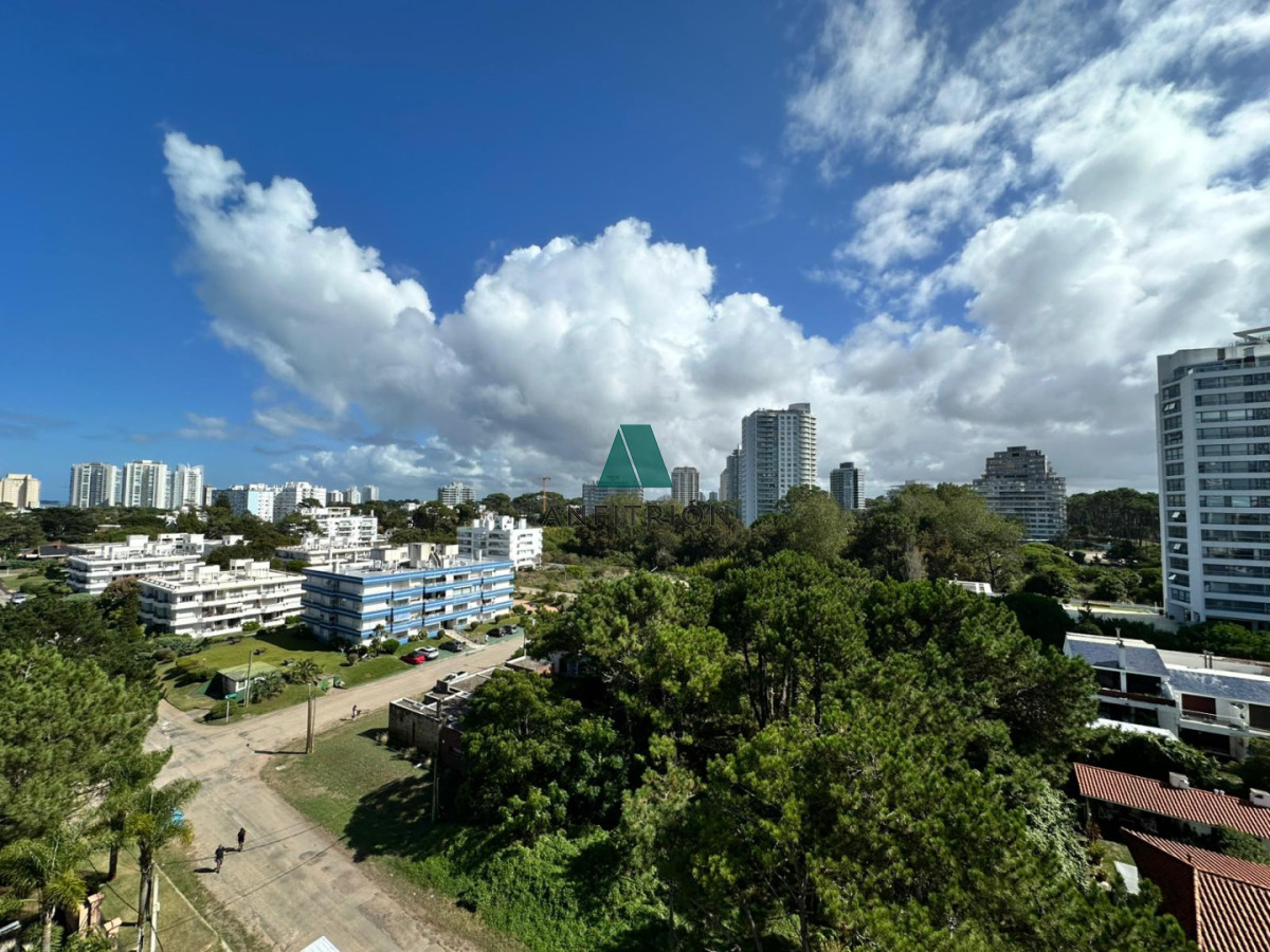 Apartamento ID.183 - Apartamento de dos dormitorios en venta en Punta del Este.-