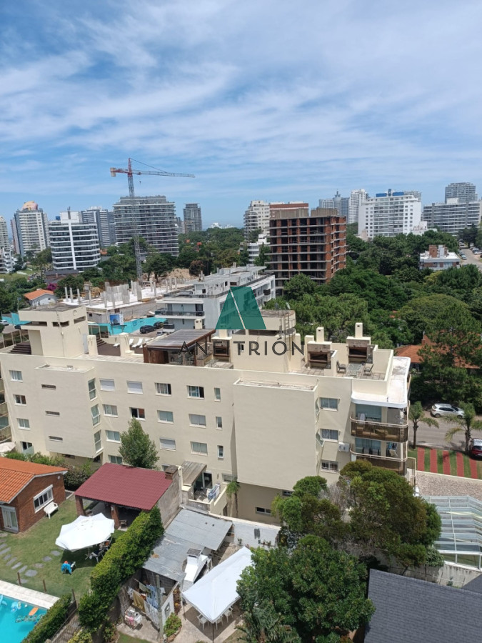 Apartamento ID.183 - Apartamento de dos dormitorios en venta en Punta del Este.-