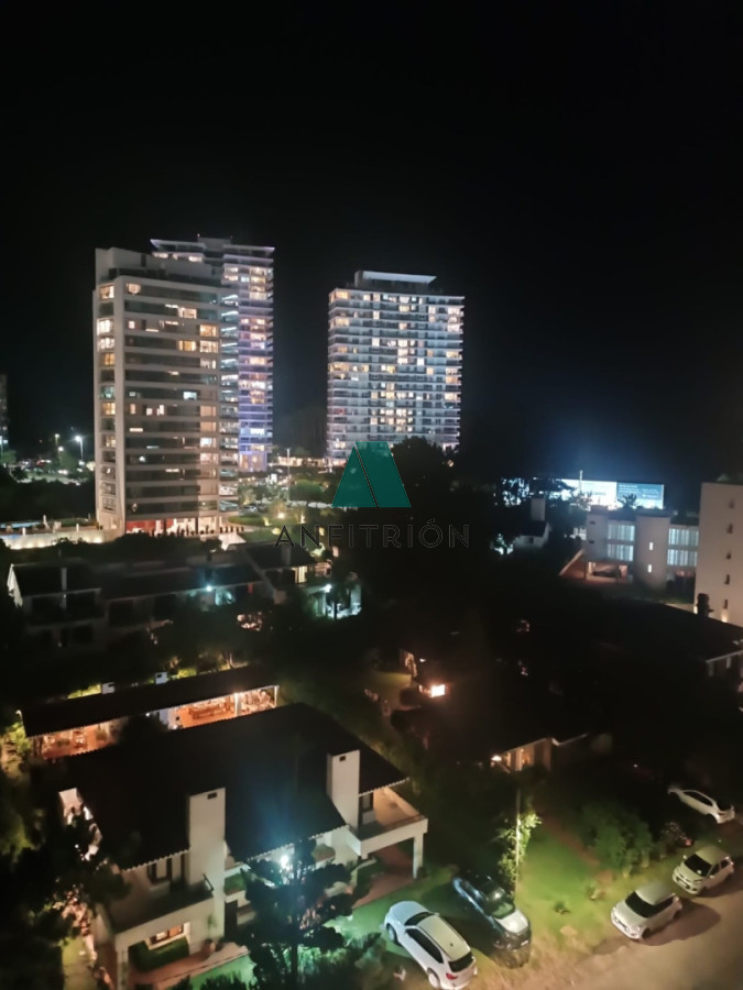 Apartamento ID.183 - Apartamento de dos dormitorios en venta en Punta del Este.-