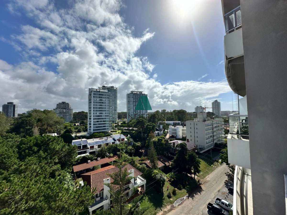 Apartamento ID.183 - Apartamento de dos dormitorios en venta en Punta del Este.-