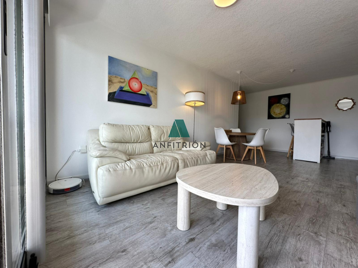 Apartamento ID.183 - Apartamento de dos dormitorios en venta en Punta del Este.-