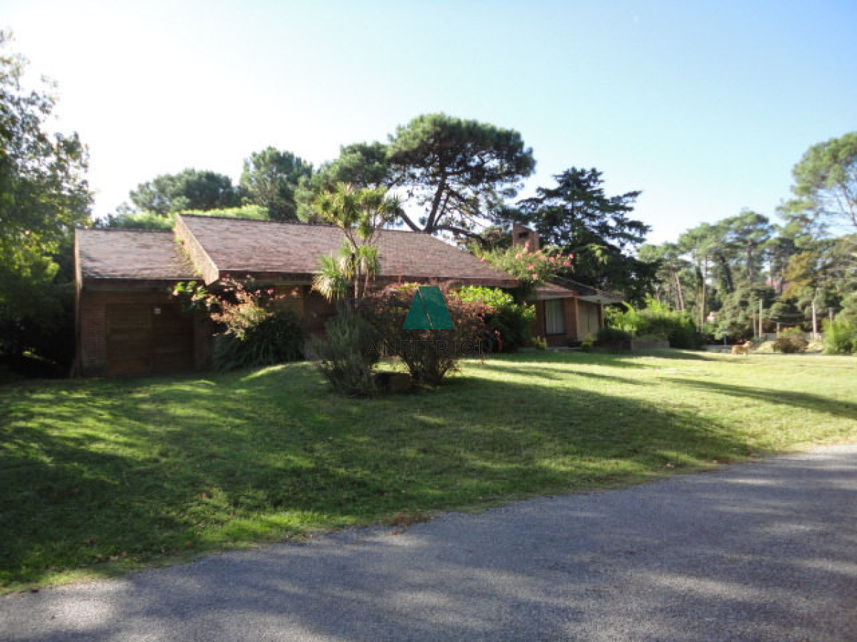 Apartamento ID.123 - Venta de casa de 3 dormitorios en Punta del Este 