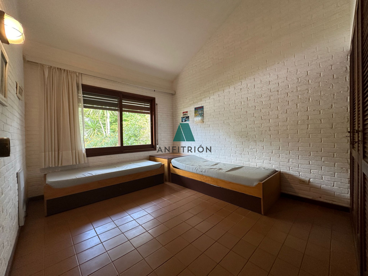 Apartamento ID.123 - Venta de casa de 3 dormitorios en Punta del Este 