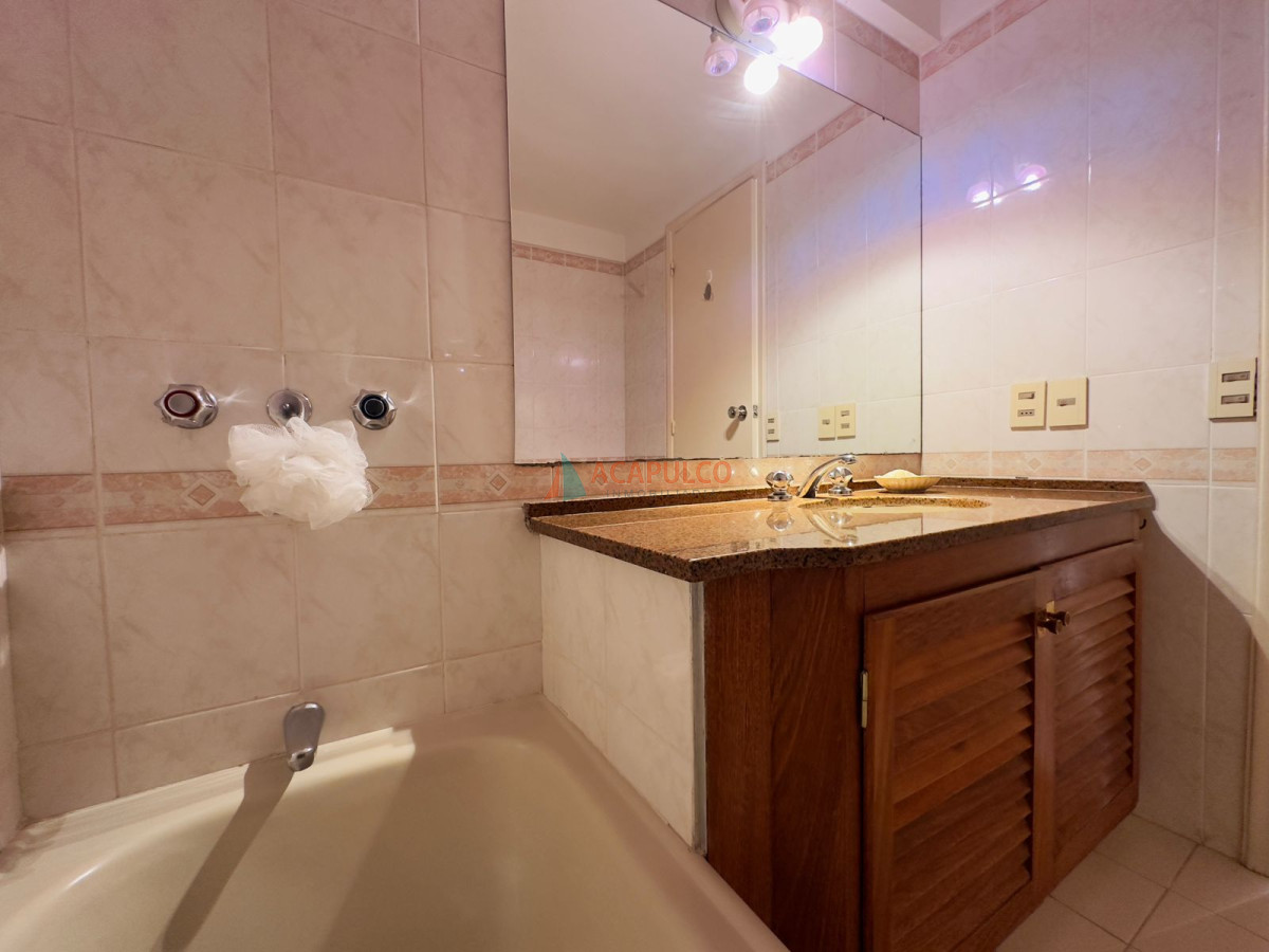 Apartamento Ref.4594/Apto-en-venta-de-2-dormitorios,-2-baños,-Punta-del-este.- - Apto en venta de 2 dormitorios, 2 baños, Punta del este. 