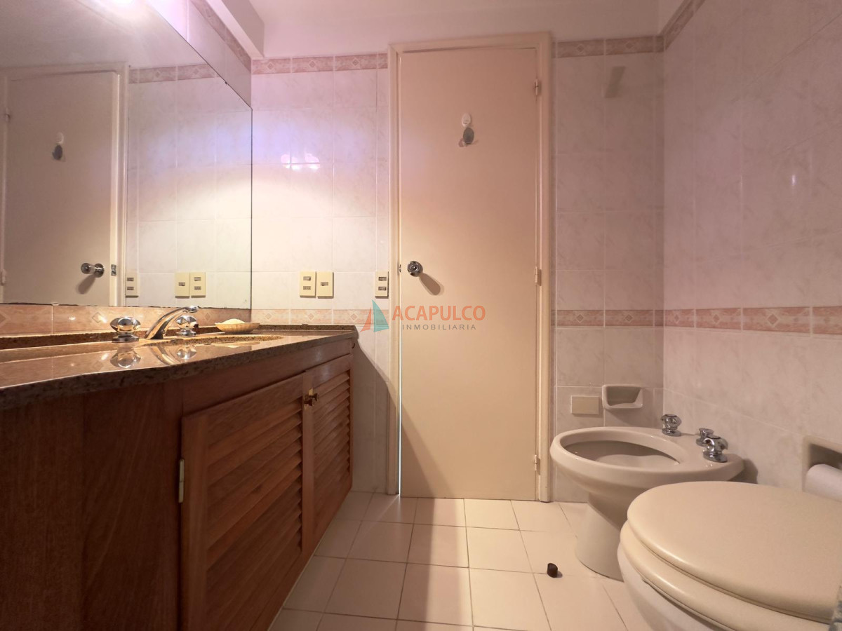 Apartamento Ref.4594/Apto-en-venta-de-2-dormitorios,-2-baños,-Punta-del-este.- - Apto en venta de 2 dormitorios, 2 baños, Punta del este. 