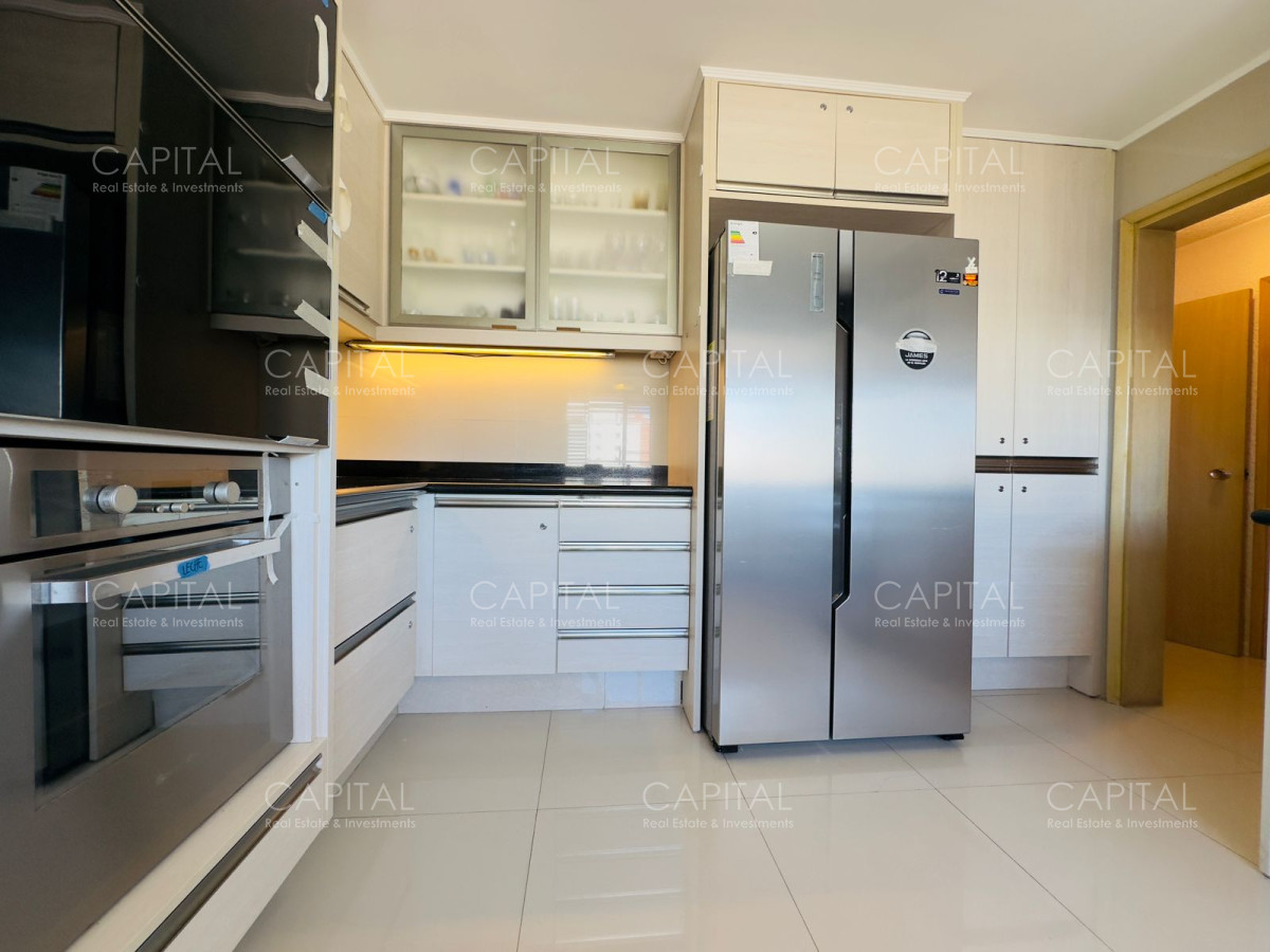 Apartamento ID.37689 - Malecon reciclado, primera linea playa mansa, 3 dormitorios, 1 suite.