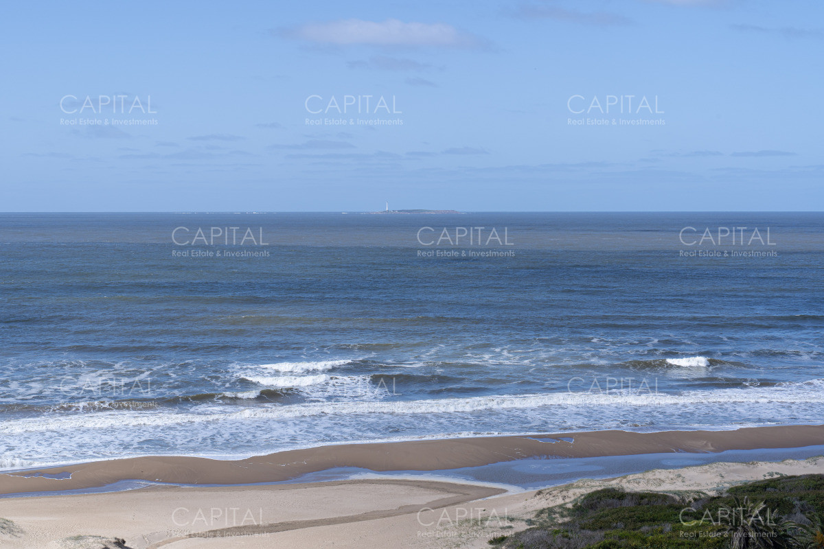 Apartamento ID.34888 - Venta de apartamento de 3 dormitorios y dep. de servicio en Punta del Este