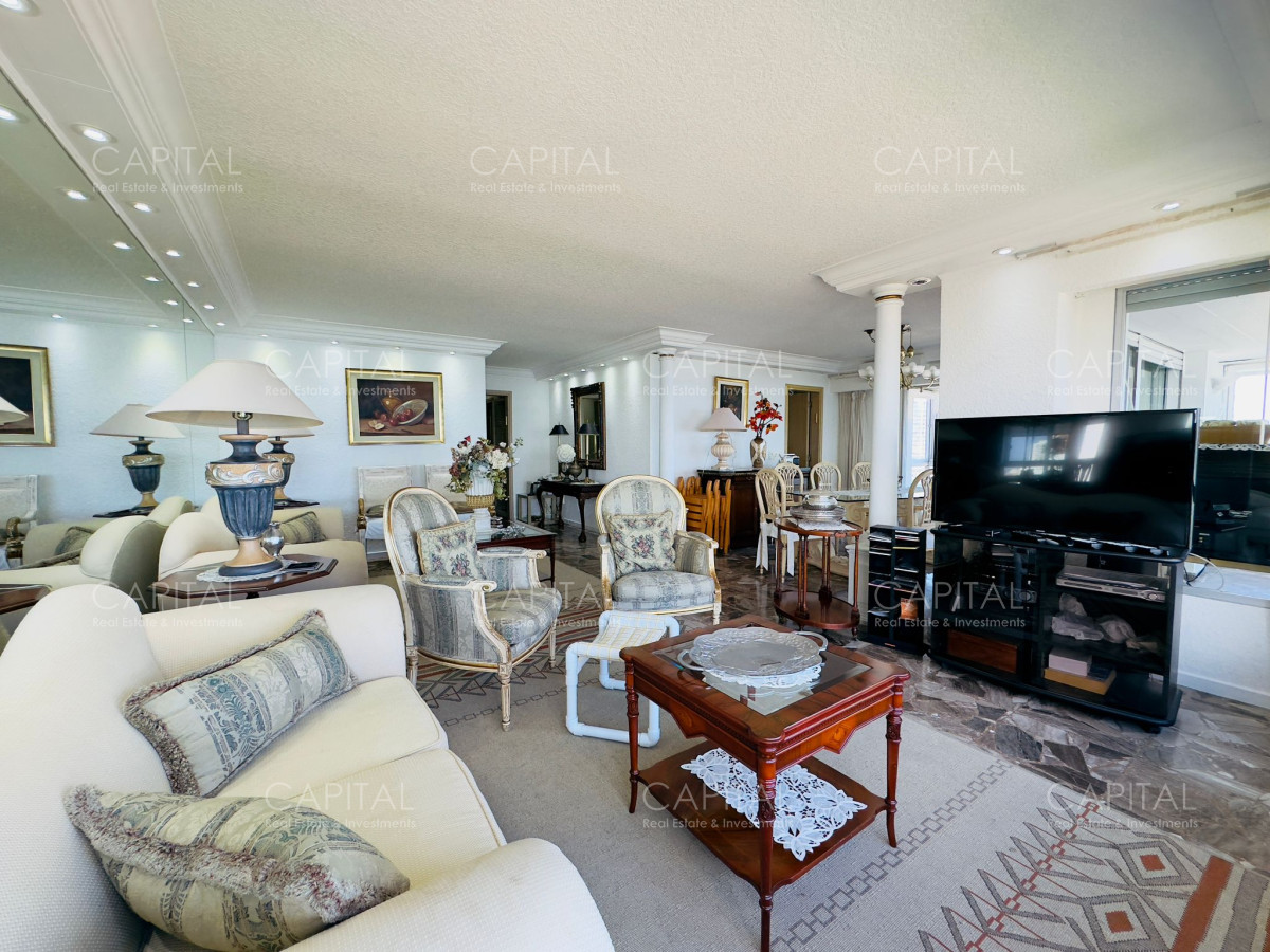 Apartamento ID.37689 - Malecon reciclado, primera linea playa mansa, 3 dormitorios, 1 suite.