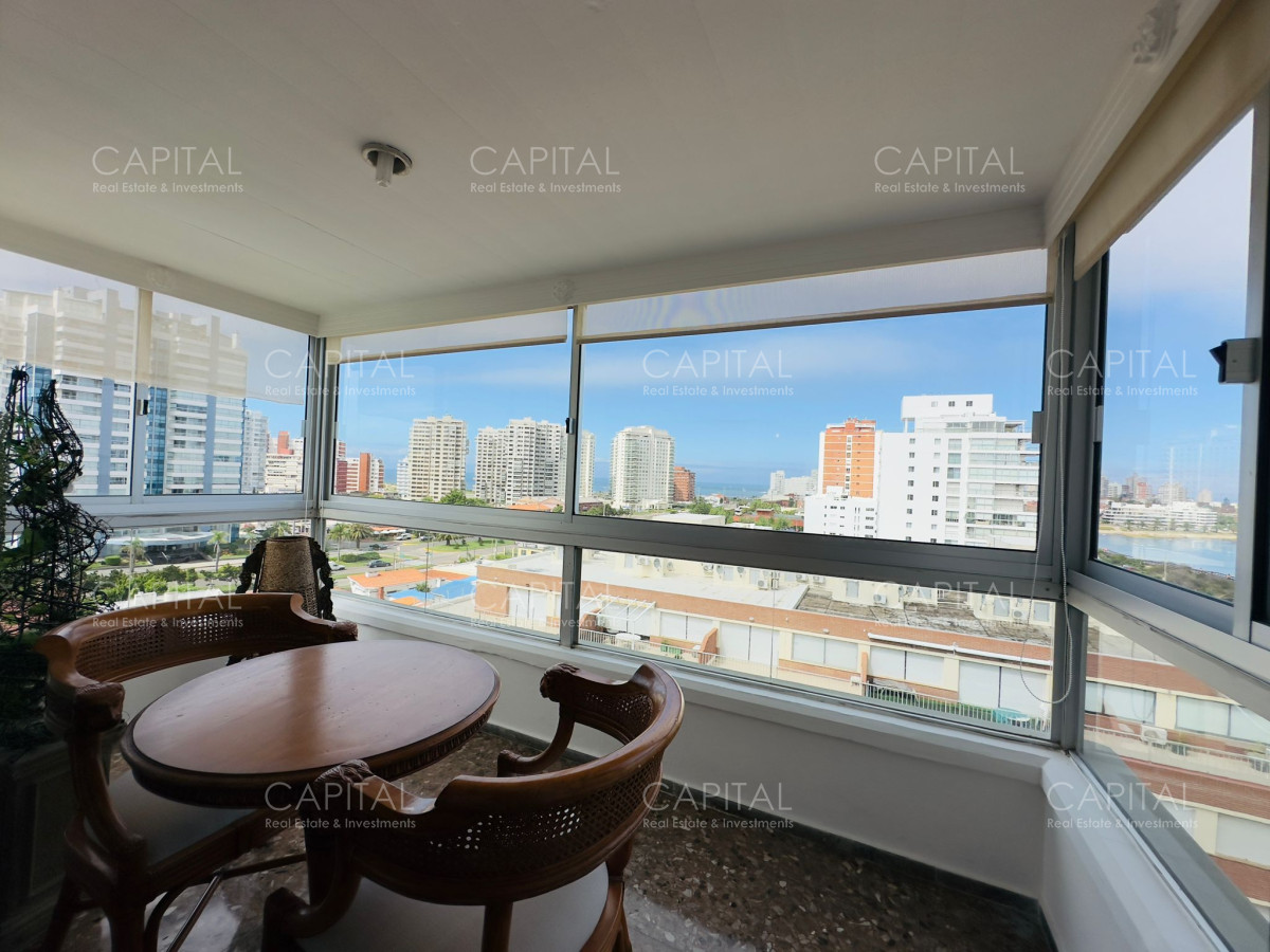 Apartamento ID.37689 - Malecon reciclado, primera linea playa mansa, 3 dormitorios, 1 suite.