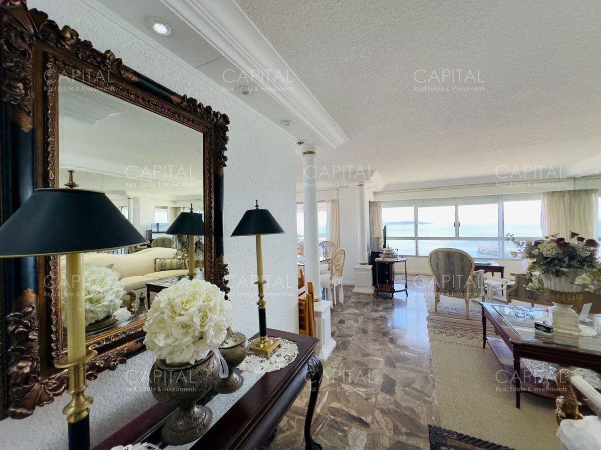 Apartamento ID.37689 - Malecon reciclado, primera linea playa mansa, 3 dormitorios, 1 suite.