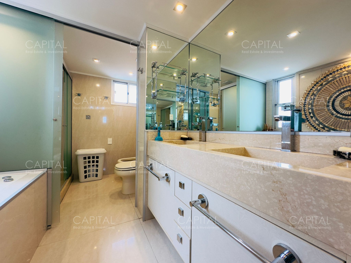 Apartamento ID.37689 - Malecon reciclado, primera linea playa mansa, 3 dormitorios, 1 suite.