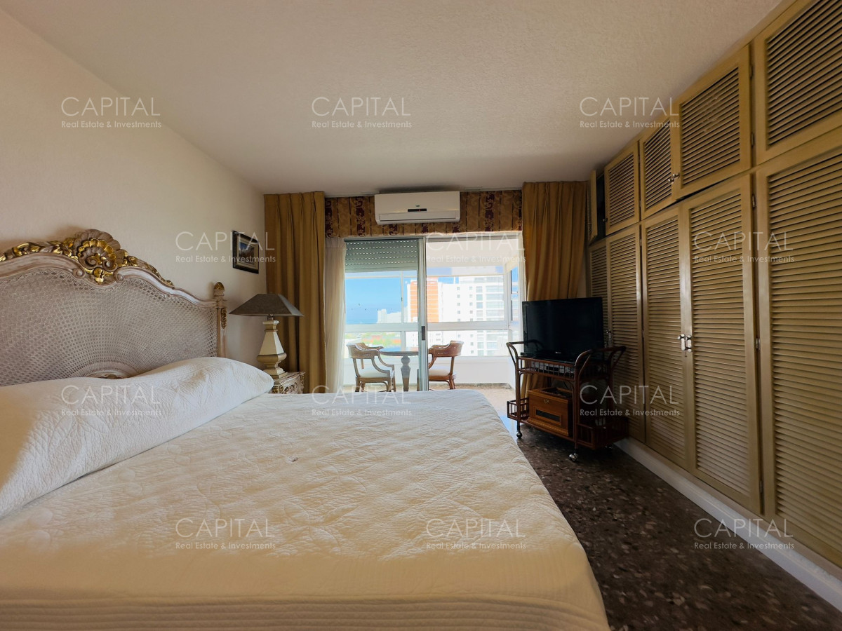 Apartamento ID.37689 - Malecon reciclado, primera linea playa mansa, 3 dormitorios, 1 suite.