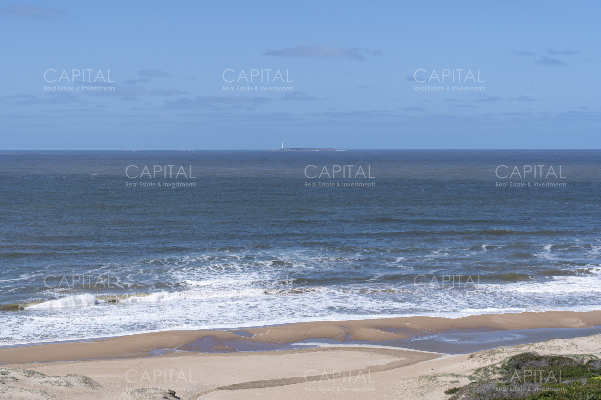 Apartamento ID.34888 - Venta de apartamento de 3 dormitorios y dep. de servicio en Punta del Este