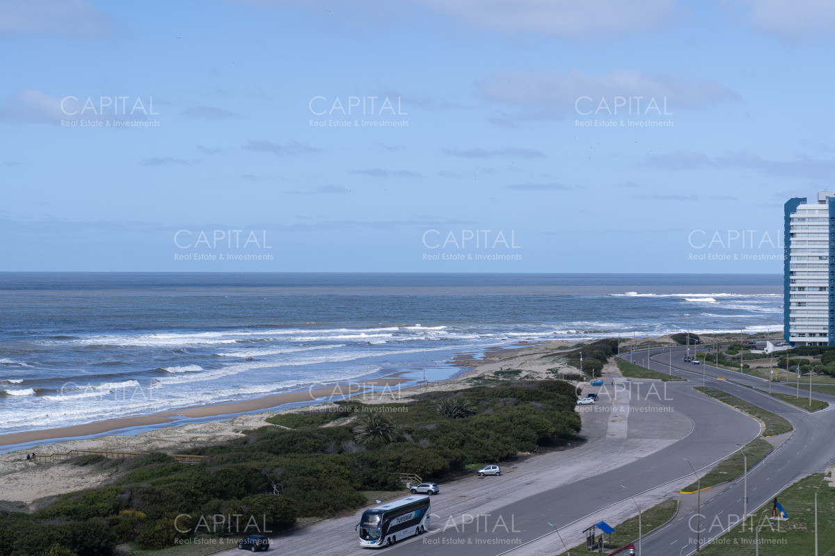 Apartamento ID.34888 - Venta de apartamento de 3 dormitorios y dep. de servicio en Punta del Este